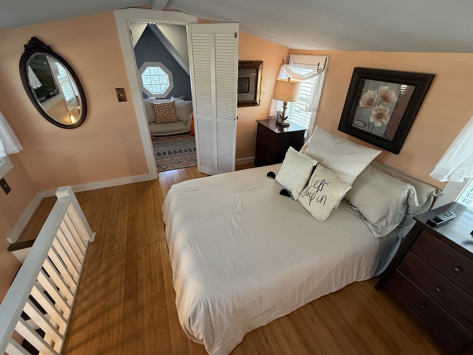 Comfortable queen bedroom